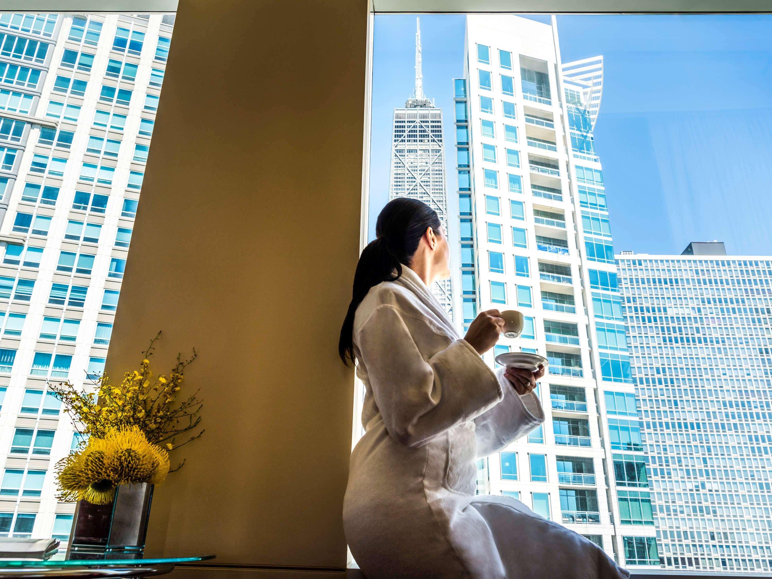 โซฟีเทล ชิคาโก้ แมกนิฟิเซนส์ ไมล์ Hotel ภายนอก รูปภาพ The view from the hotel