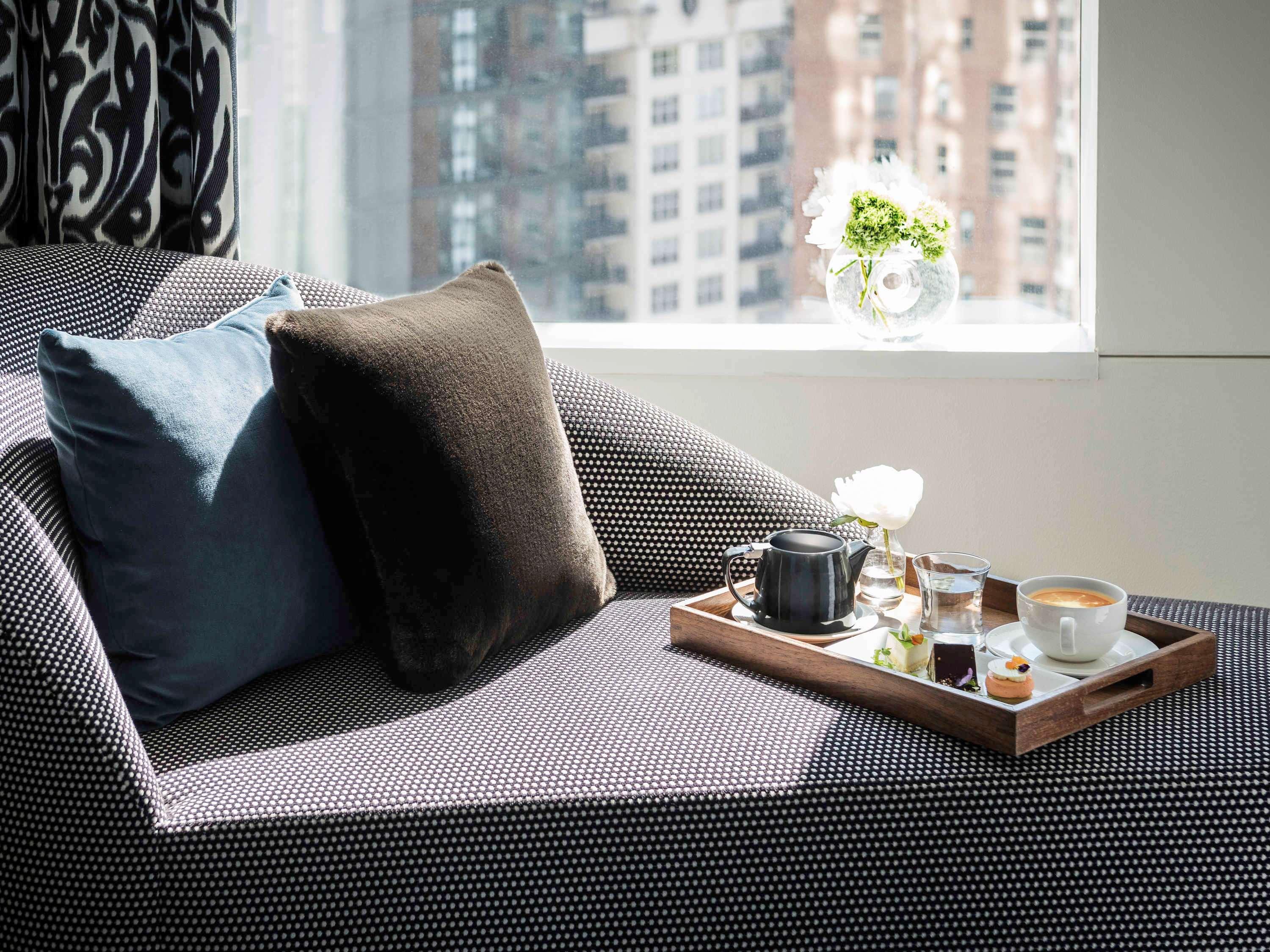 โซฟีเทล ชิคาโก้ แมกนิฟิเซนส์ ไมล์ Hotel ภายนอก รูปภาพ A tea tray