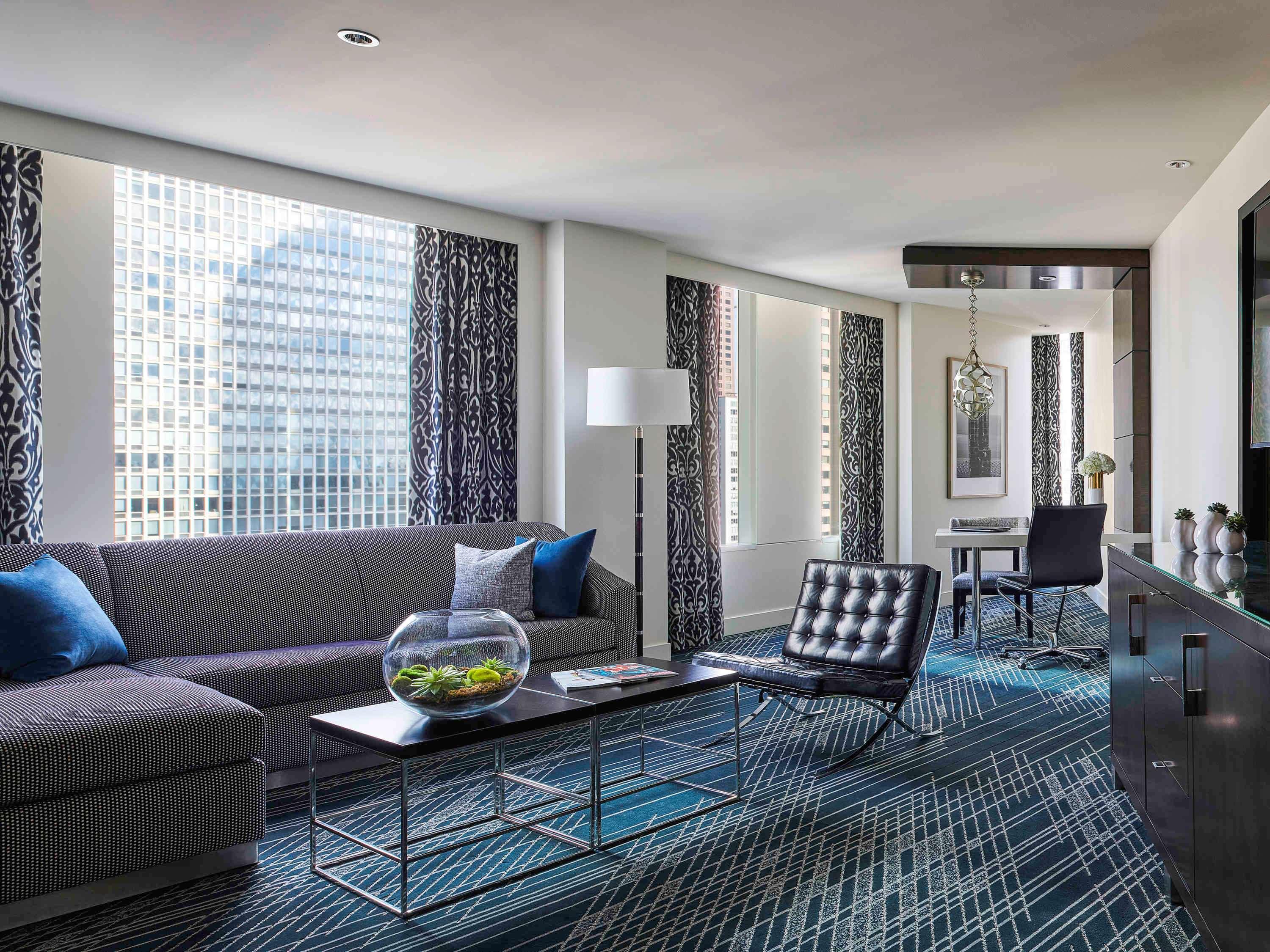 โซฟีเทล ชิคาโก้ แมกนิฟิเซนส์ ไมล์ Hotel ภายนอก รูปภาพ A suite at the InterContinental