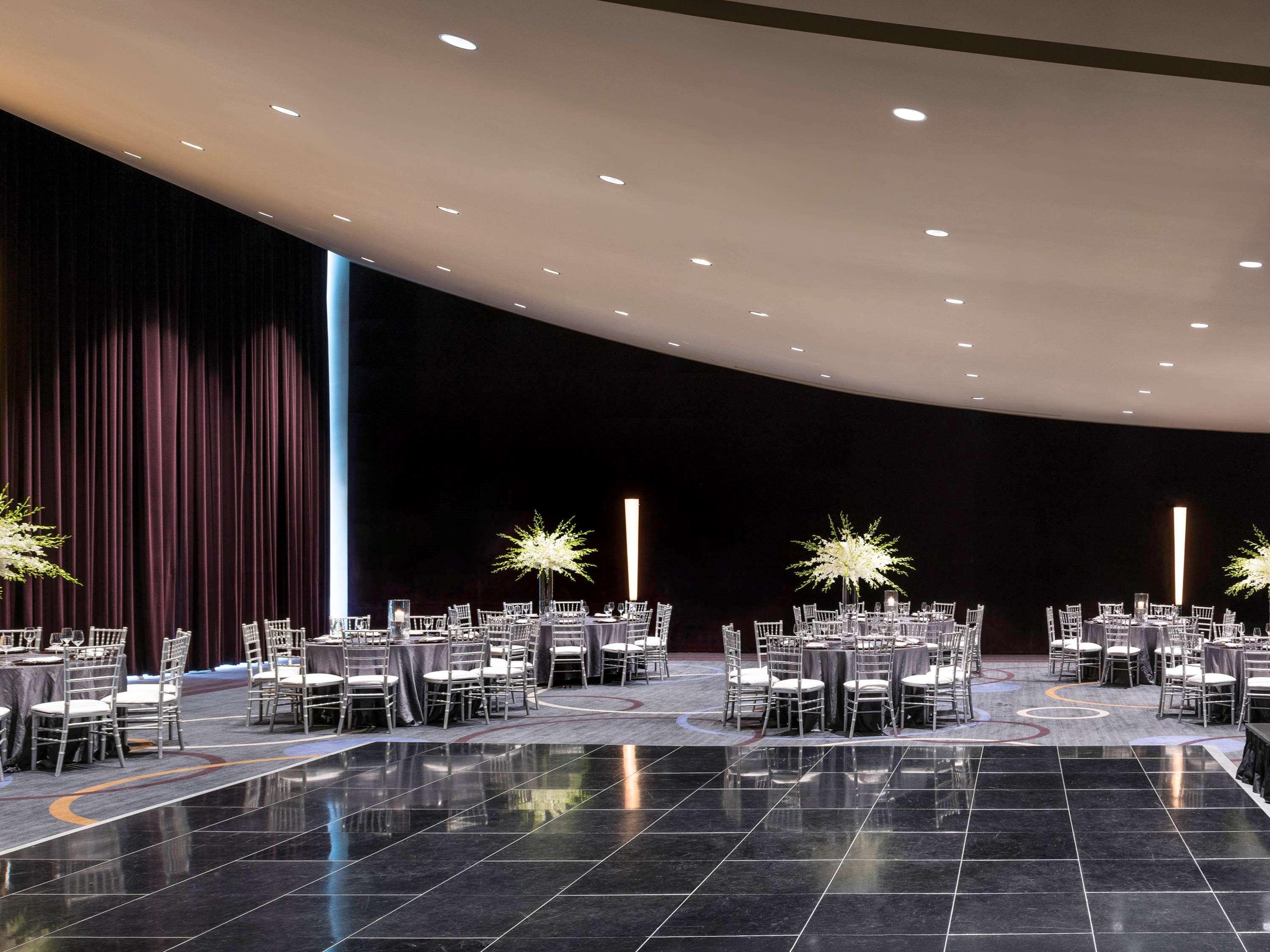 โซฟีเทล ชิคาโก้ แมกนิฟิเซนส์ ไมล์ Hotel ภายนอก รูปภาพ The Grand Ballroom
