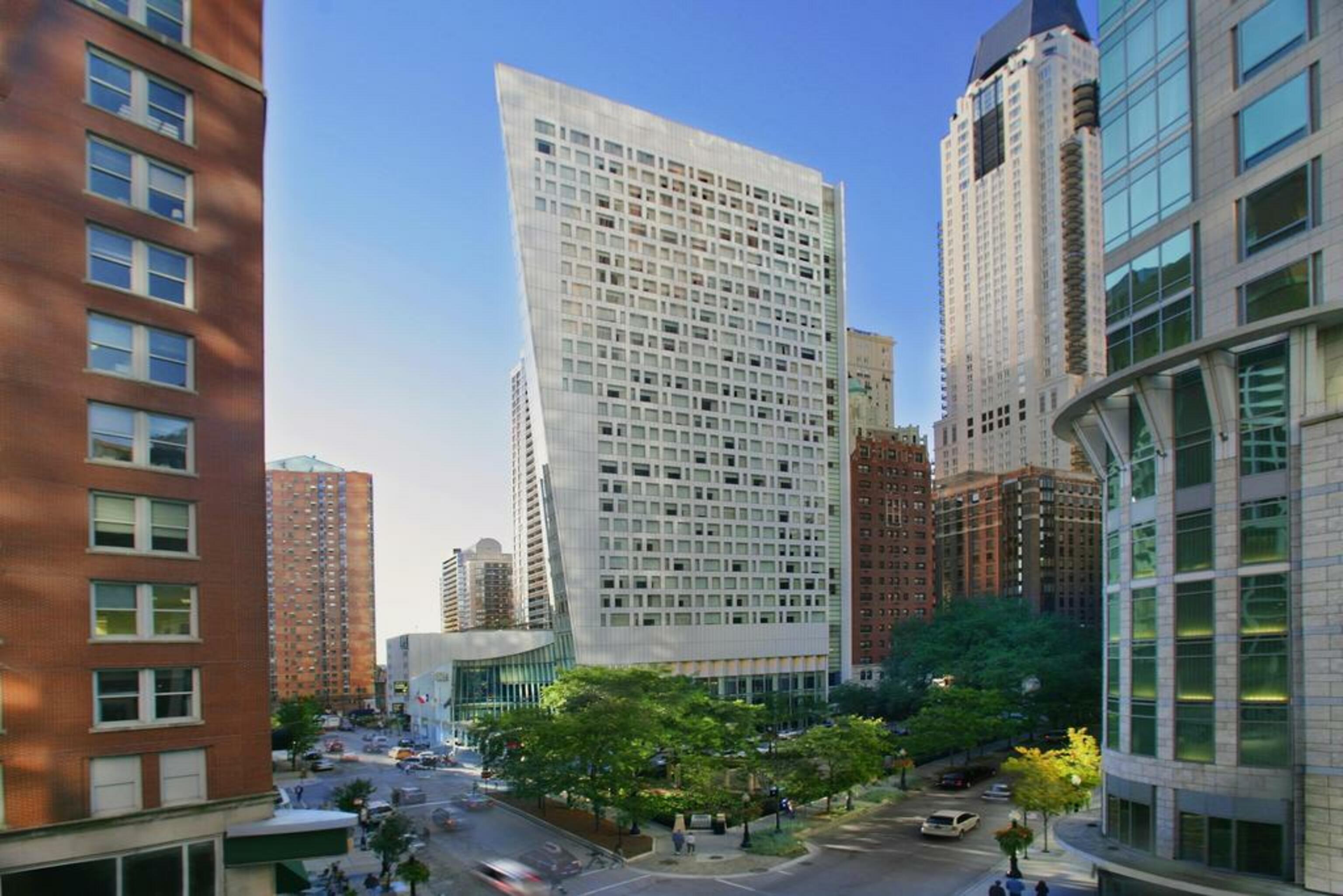 โซฟีเทล ชิคาโก้ แมกนิฟิเซนส์ ไมล์ Hotel ภายนอก รูปภาพ The building in 2018