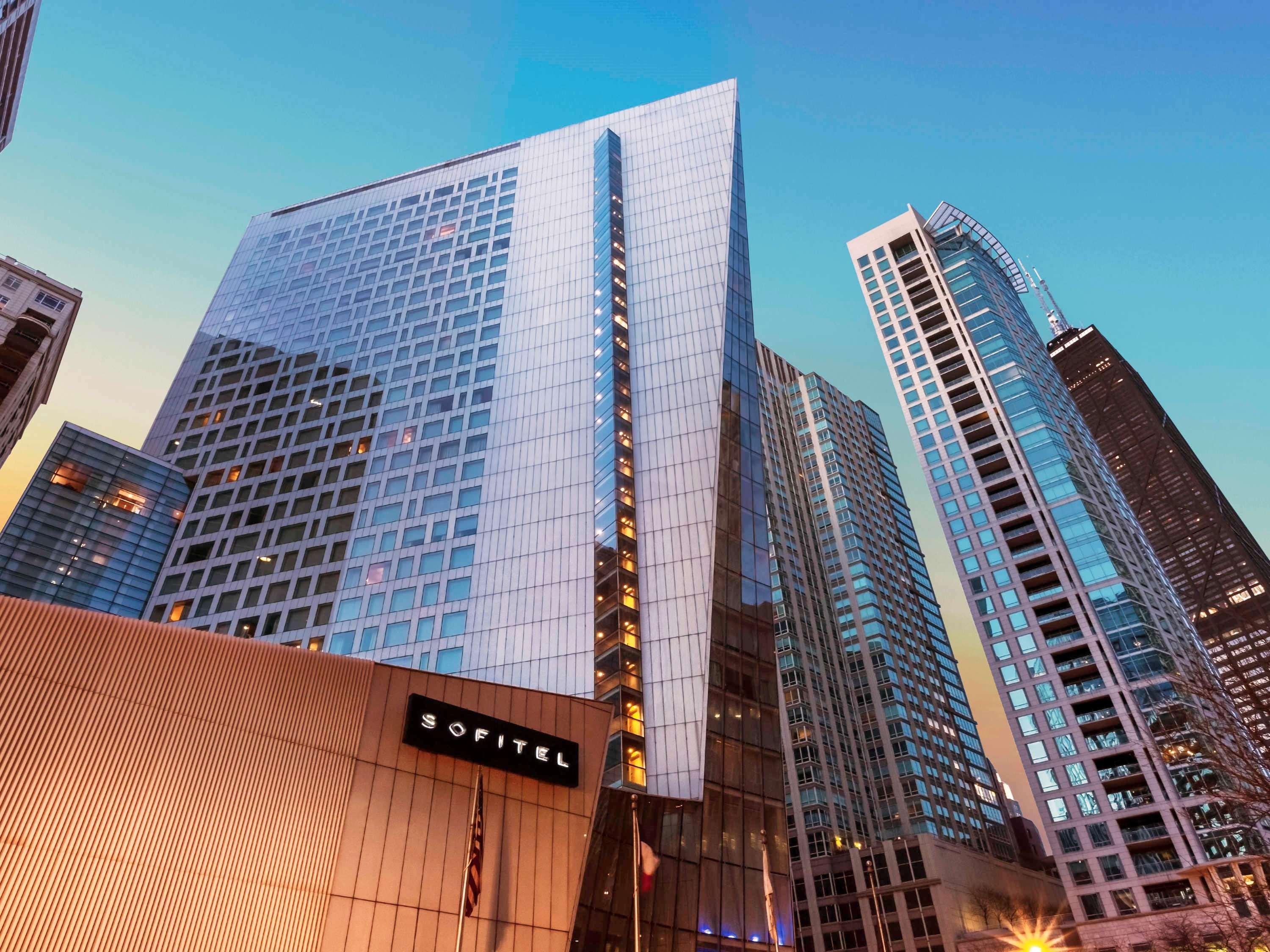 โซฟีเทล ชิคาโก้ แมกนิฟิเซนส์ ไมล์ Hotel ภายนอก รูปภาพ The Ritz-Carlton, Chicago