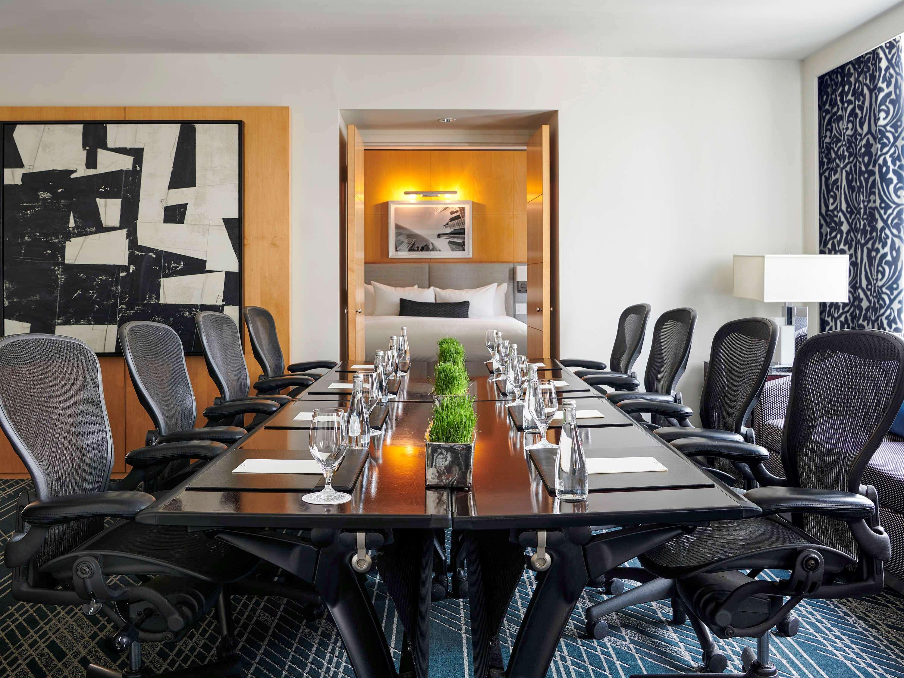 โซฟีเทล ชิคาโก้ แมกนิฟิเซนส์ ไมล์ Hotel ภายนอก รูปภาพ Boardroom at the Westin Palace, Madrid