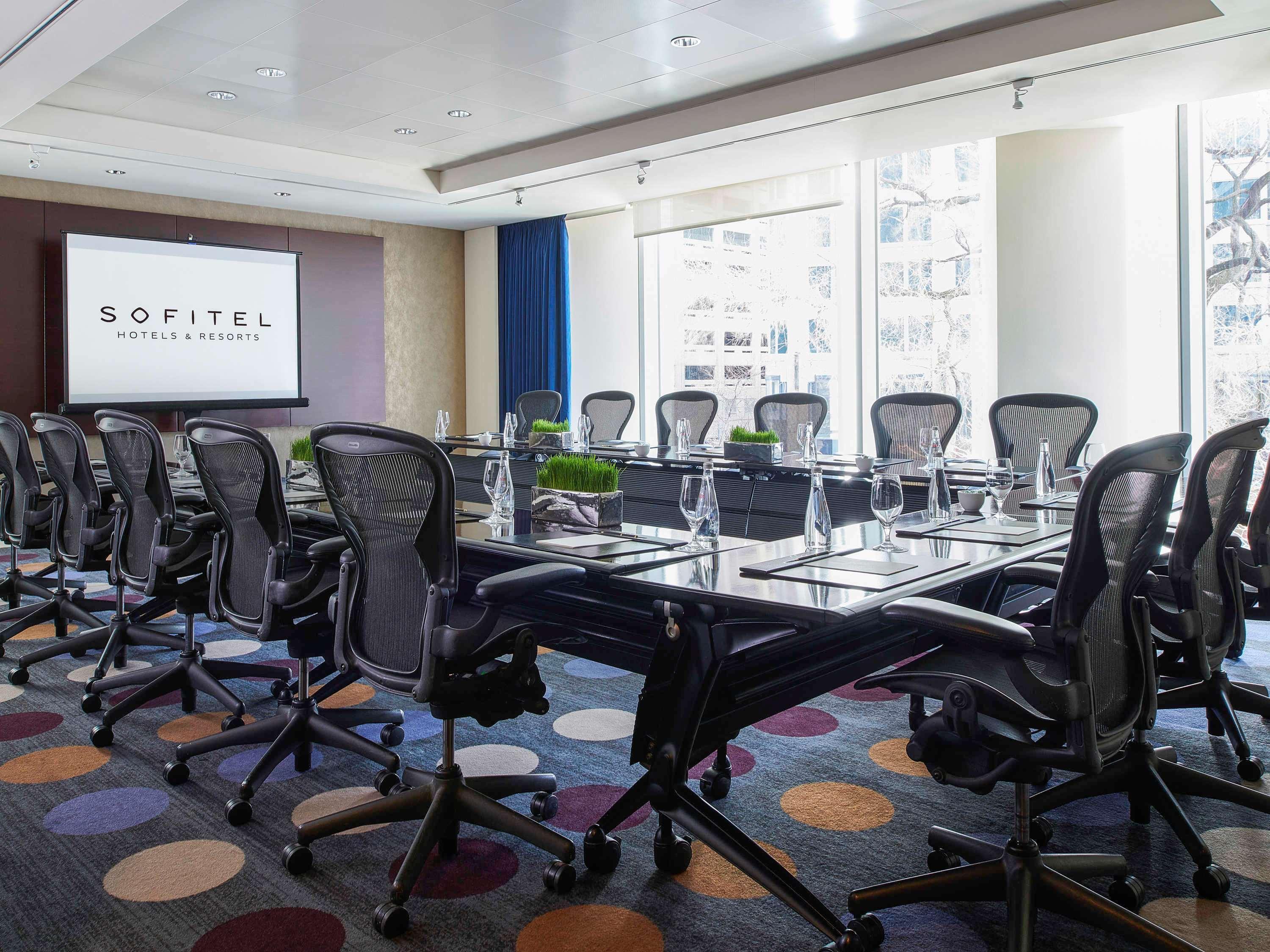 โซฟีเทล ชิคาโก้ แมกนิฟิเซนส์ ไมล์ Hotel ภายนอก รูปภาพ Meeting room