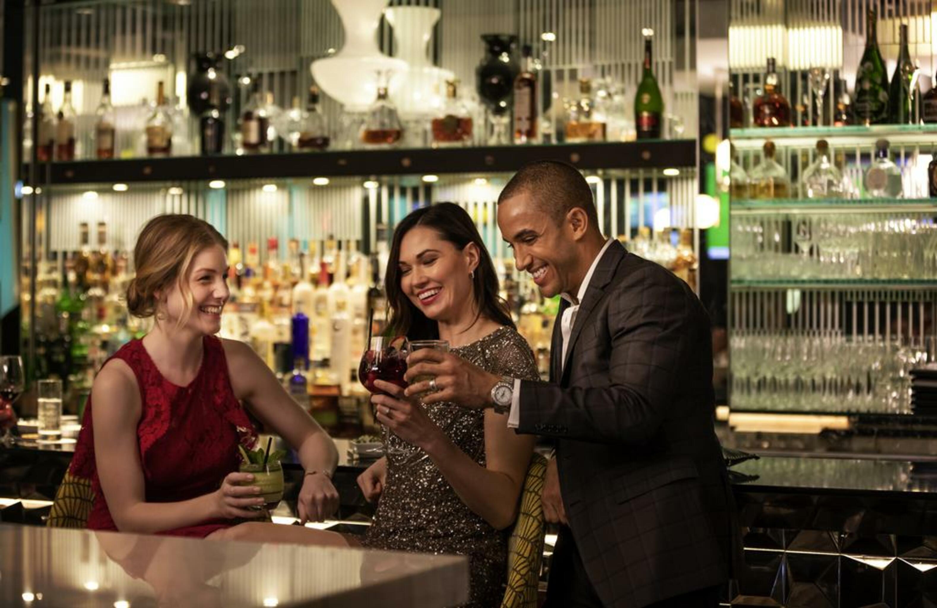 โซฟีเทล ชิคาโก้ แมกนิฟิเซนส์ ไมล์ Hotel ภายนอก รูปภาพ The bar at the Ritz-Carlton, Tysons Corner