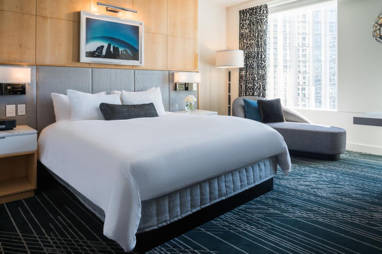โซฟีเทล ชิคาโก้ แมกนิฟิเซนส์ ไมล์ Hotel ภายนอก รูปภาพ A guest room at the Hilton San Francisco