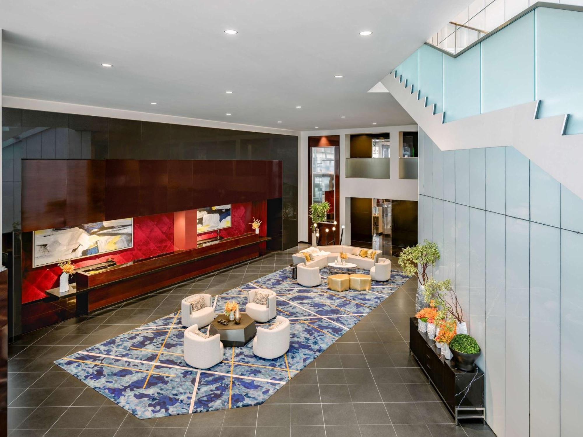 โซฟีเทล ชิคาโก้ แมกนิฟิเซนส์ ไมล์ Hotel ภายนอก รูปภาพ The lobby of the hotel