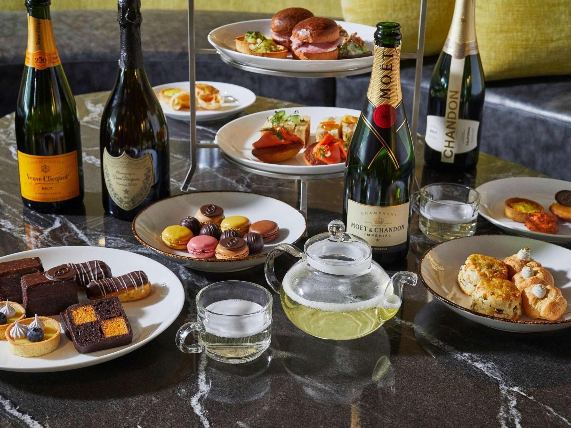 โซฟีเทล ชิคาโก้ แมกนิฟิเซนส์ ไมล์ Hotel ภายนอก รูปภาพ Champagne and French desserts