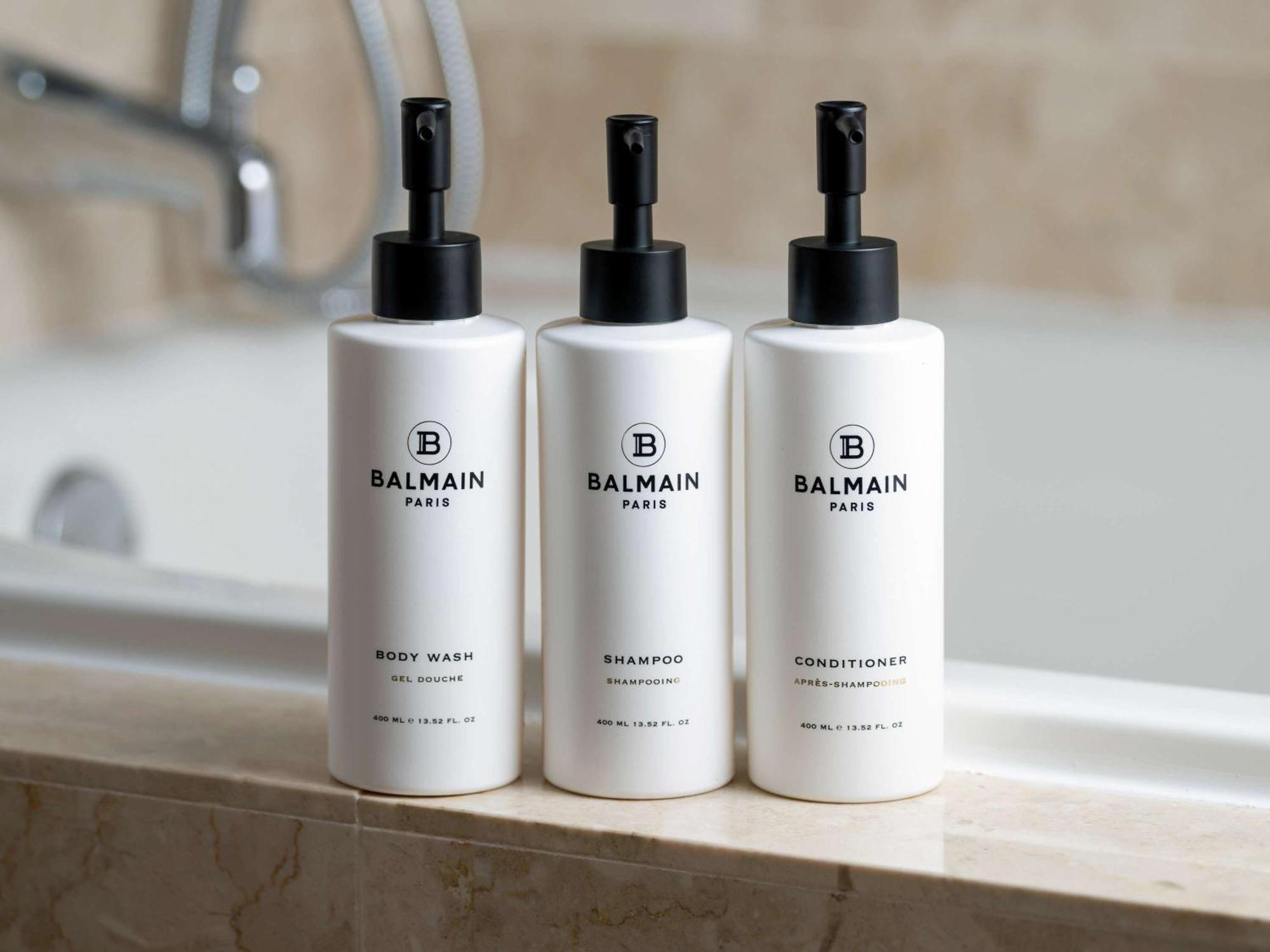 โซฟีเทล ชิคาโก้ แมกนิฟิเซนส์ ไมล์ Hotel ภายนอก รูปภาพ Balmain Paris products