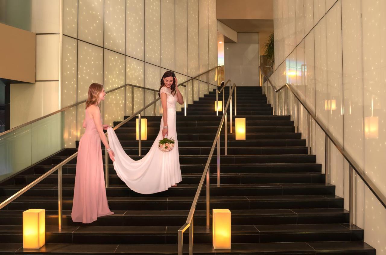 โซฟีเทล ชิคาโก้ แมกนิฟิเซนส์ ไมล์ Hotel ภายนอก รูปภาพ Wedding at the hotel